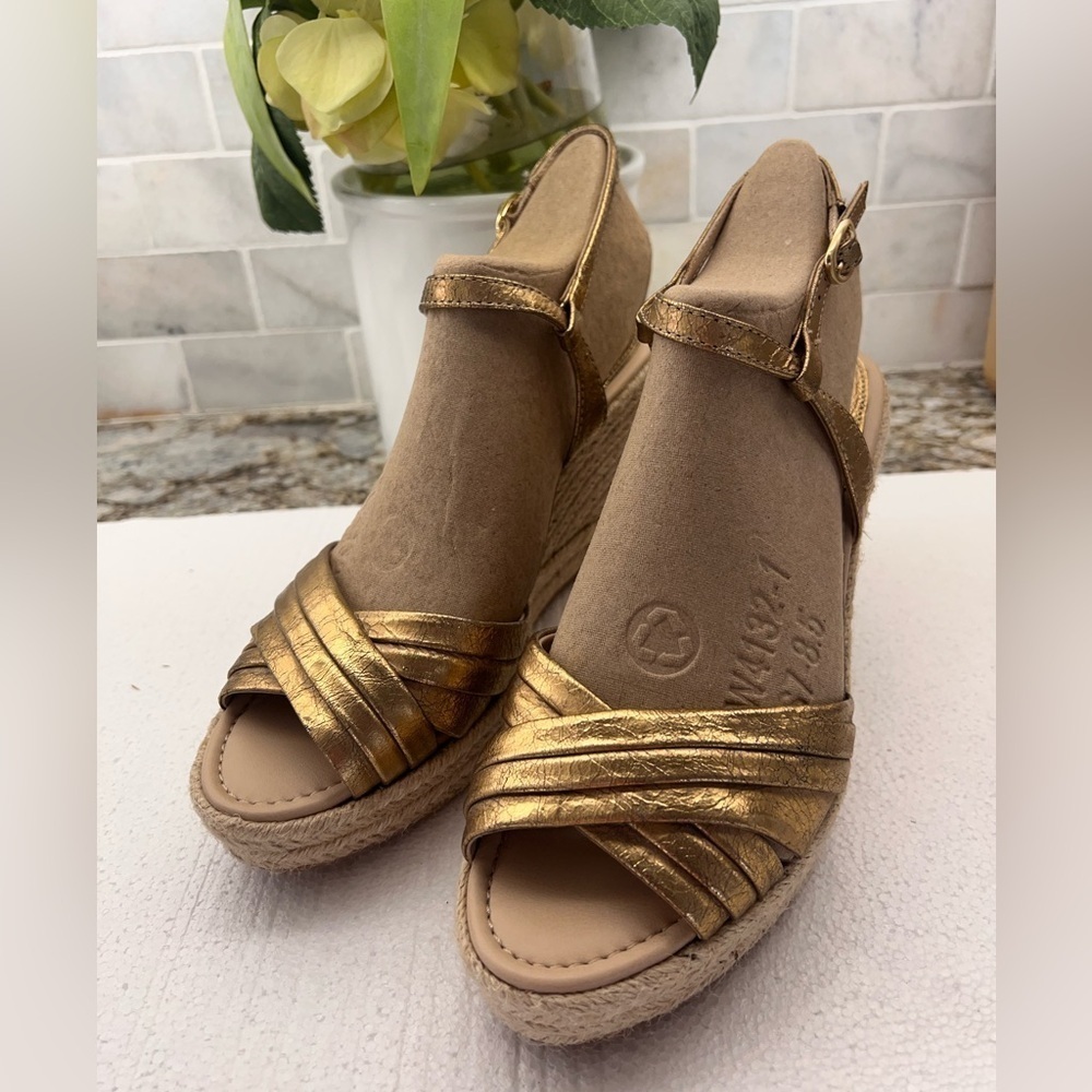 Söfft Antique Gold Wedge Sandals NEW Size 7 1/2 - Picture 3 of 6
